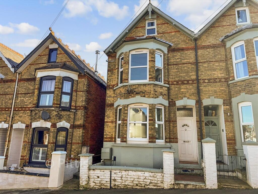 Main image of property: Gordon Road, Cowes, Isle of Wight