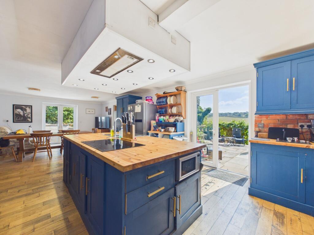 House in Lampeter Velfrey, Tavernspite - View 3