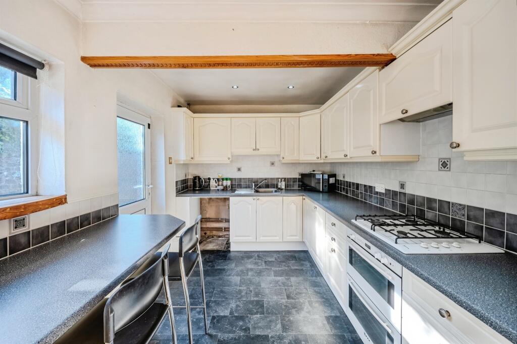 House in Newport - View 4