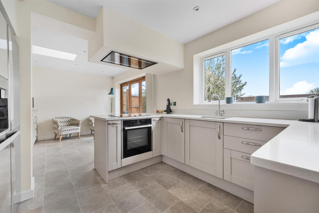House in Luton - View 4