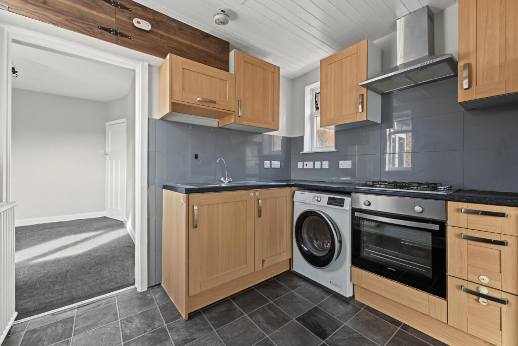 Apartment in Southall - View 4