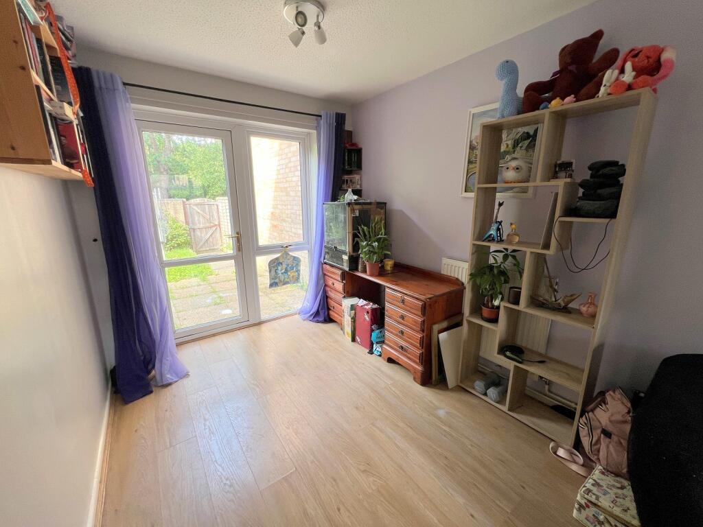 Eastlands, New Milton, Hampshire. BH25 5PH photo 4