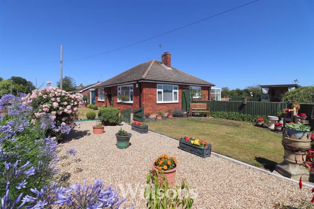 2-bed detached on Hogsthorpe Road, Mumby, Alford, £220,000