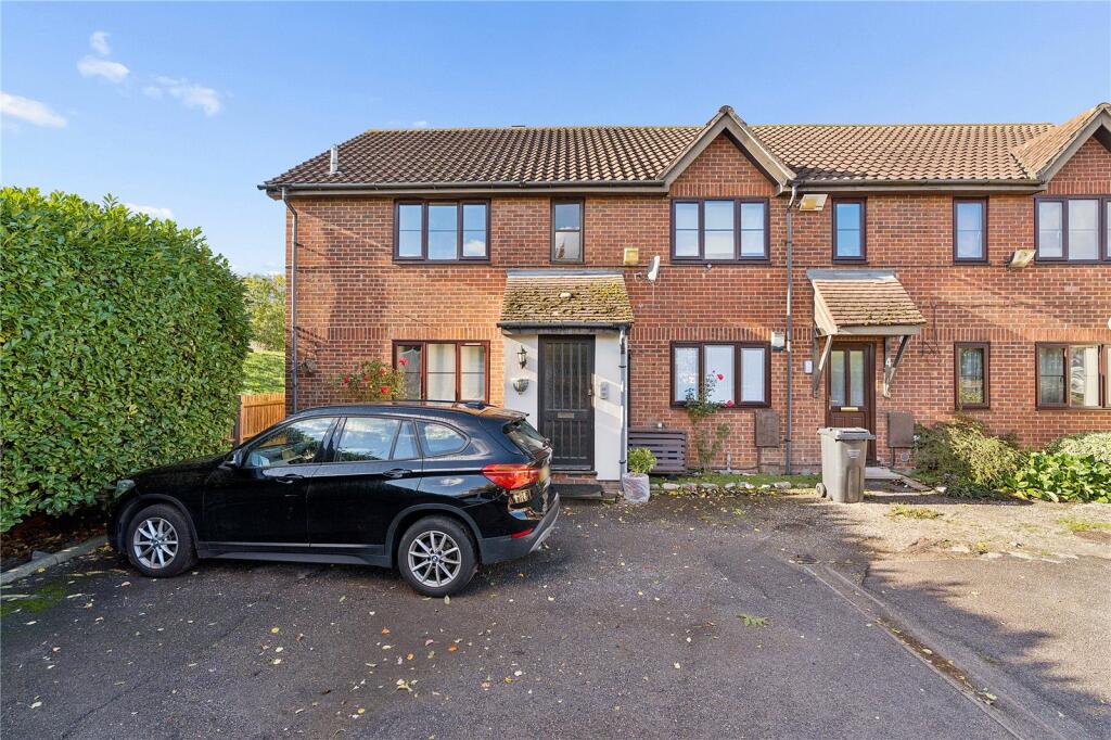 1-bed flat on Chase End, Chaseway, Basildon, Essex, SS16, £170,000