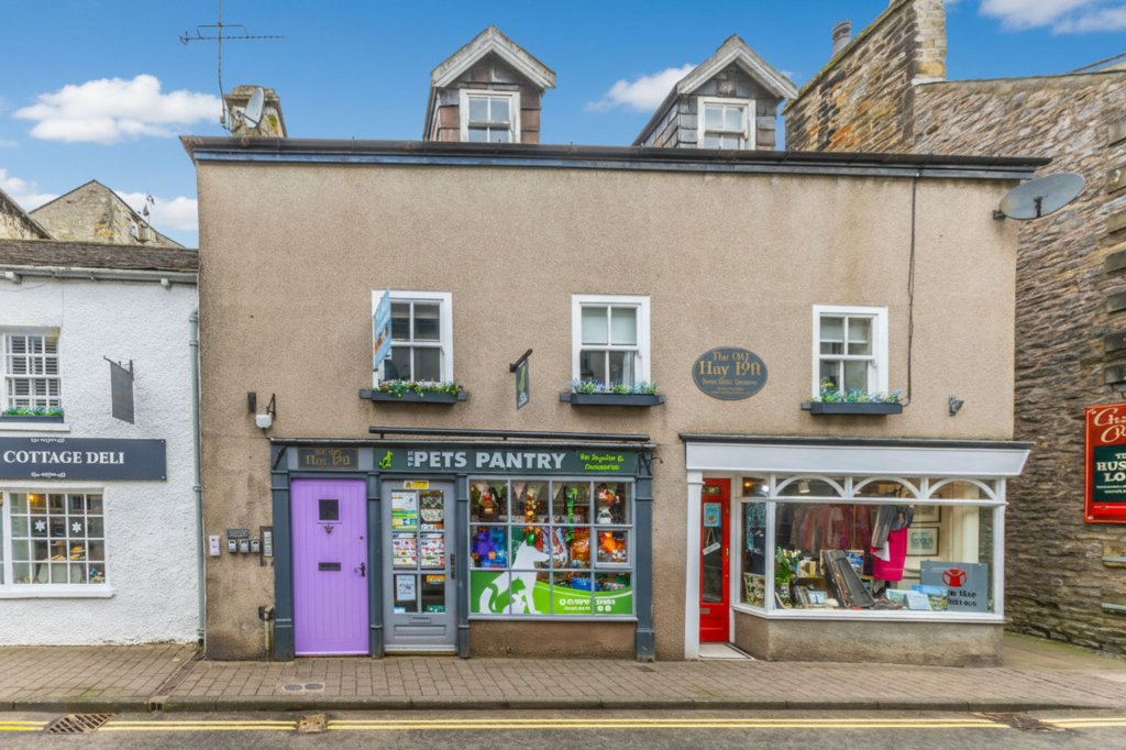 2-bed flat on Main Street, Kirkby Lonsdale, LA6, £215,000