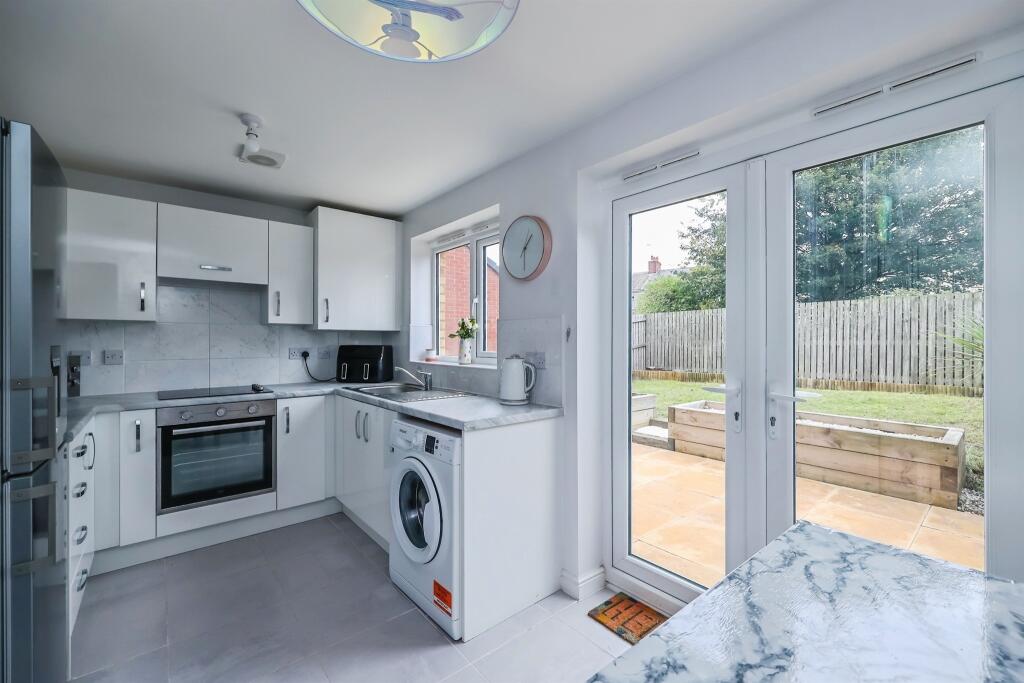 Manderley Gardens, Sutton-In-Ashfield photo 5