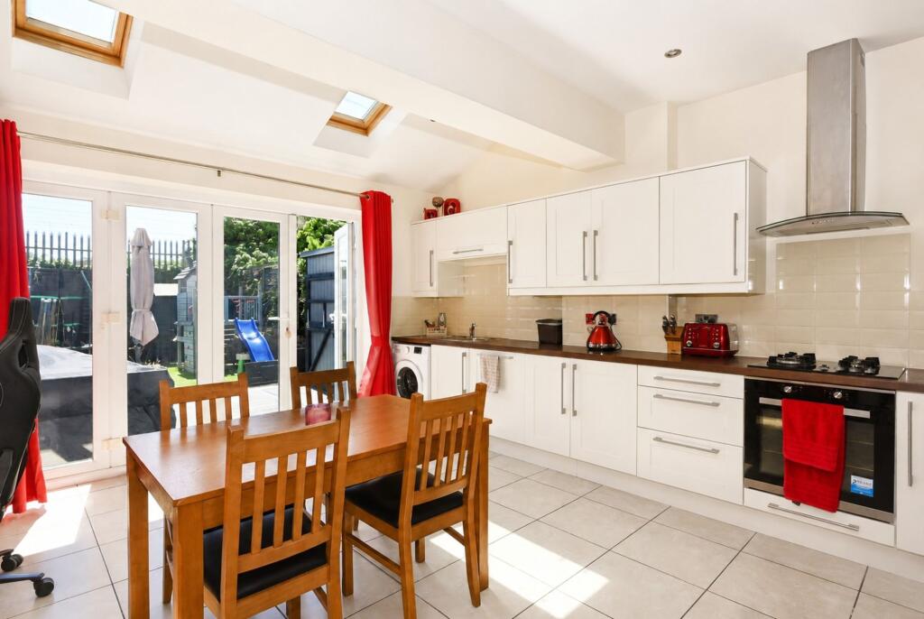 House in Newport, Ladyhill, Alway - More