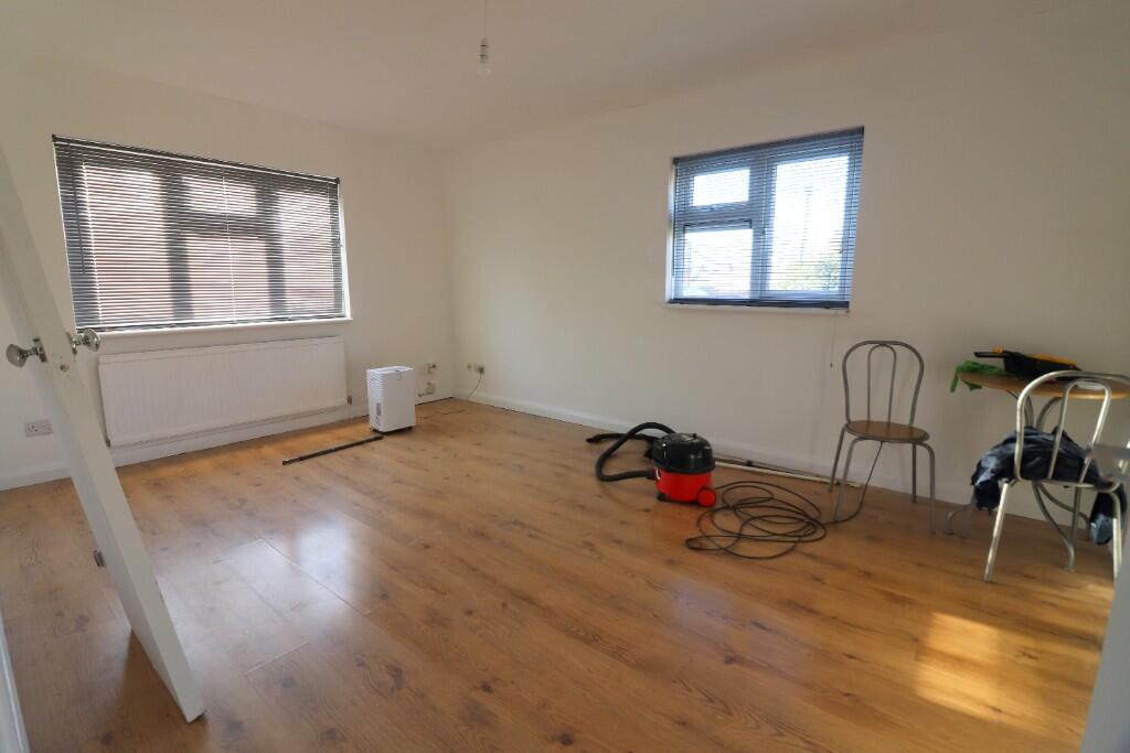 Apartment in Luton, High Town - View 3