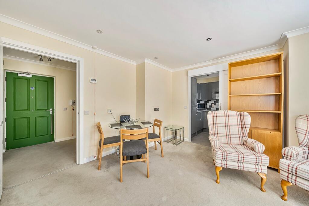 Kennet Court, Wokingham, RG41 photo 3