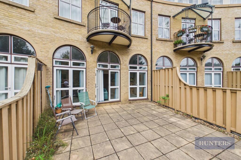 Apartment in Southampton - View 3