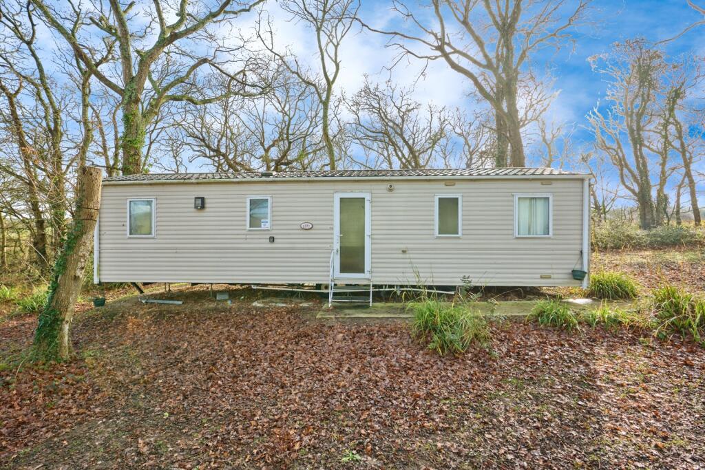 Oaklands, Thorness Lane, Cowes, Isle of Wight, PO31 - View 2