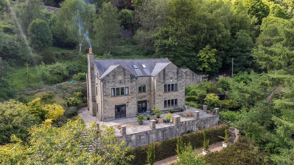 Main image of property: Smithfield House, Hollins, Hebden Bridge, HX7 7DZ