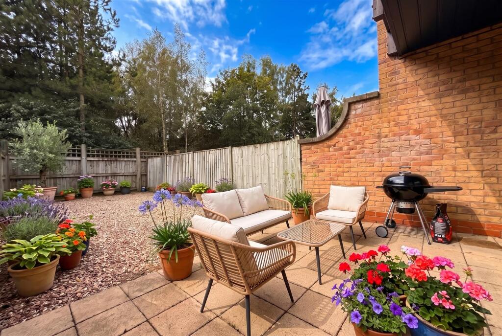 House in Lincoln - View 5
