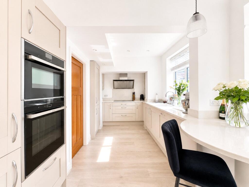 Ridgewood Drive, Pensby, Wirral, CH61 photo 4