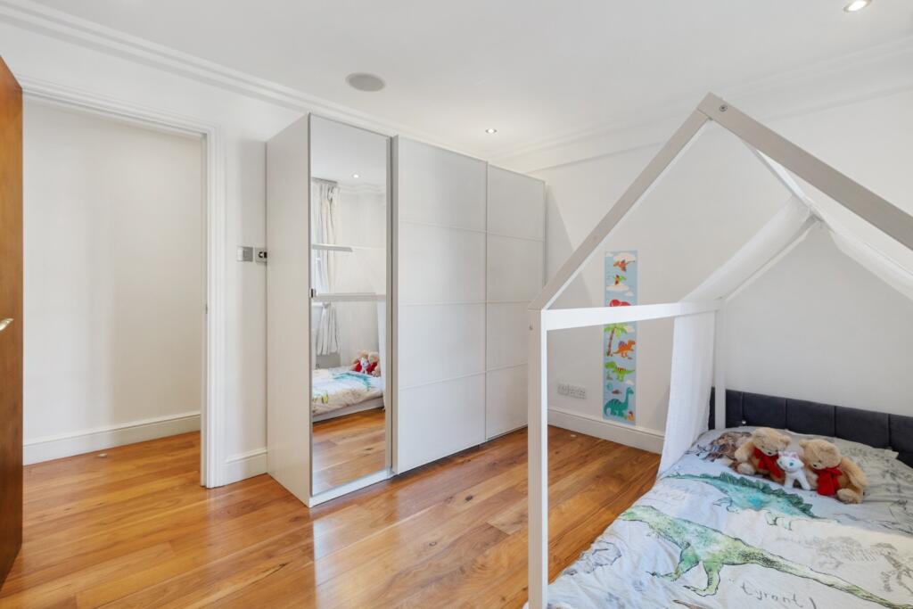Apartment in London - More