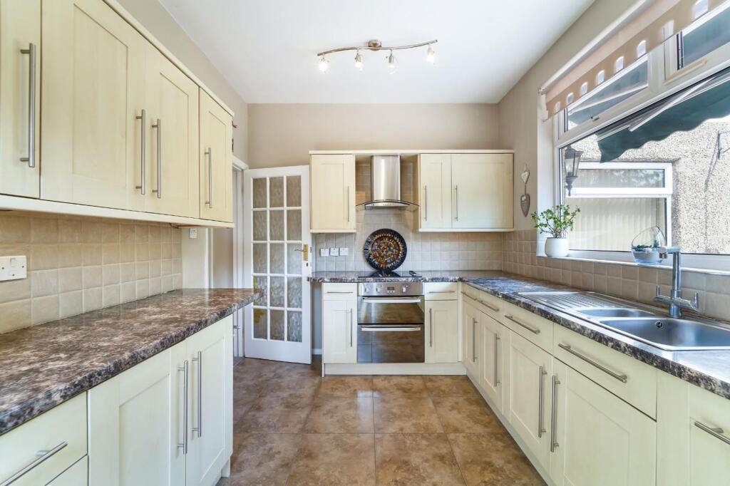 House in Epsom, Stoneleigh - View 4