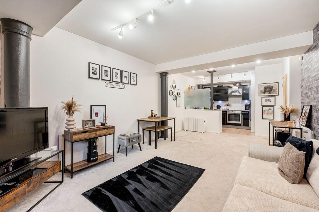 Apartment in Bolton, Greater Manchester - View 2