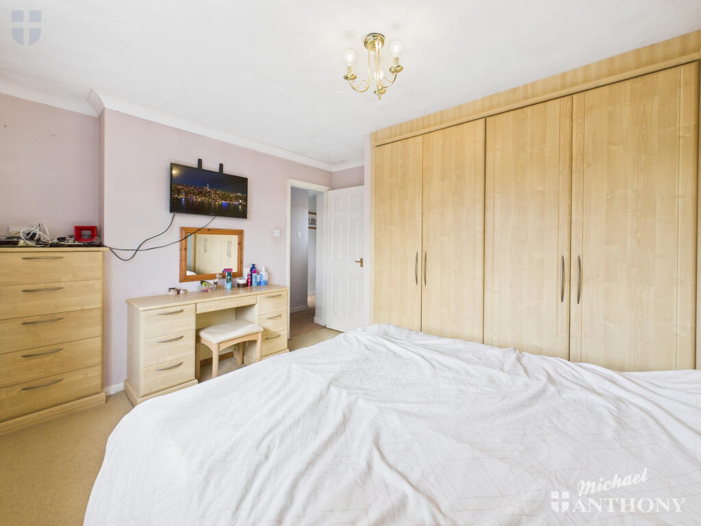 Charmfield Road, Aylesbury - View 6