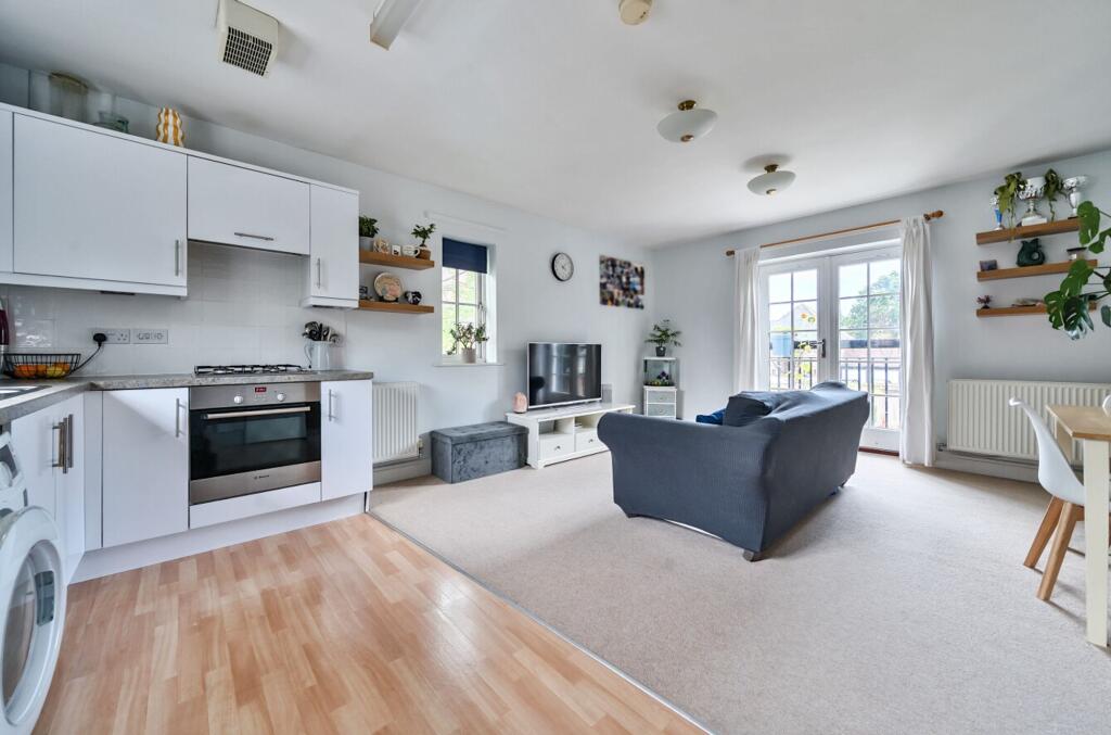 Apartment in Chichester, Maudlin, Westhampnett - View 2