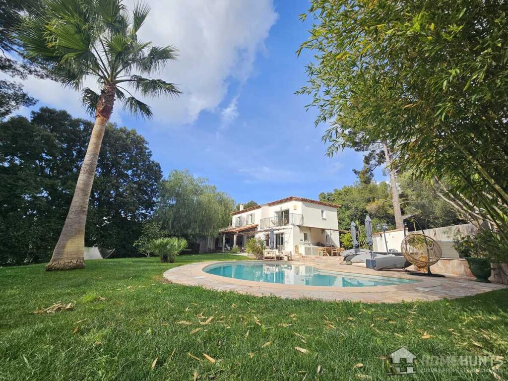 Main image of property: Provence-Alps-Cote d`Azur, Var, Sanary-sur-Mer