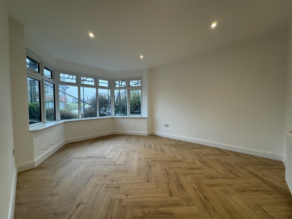 Douglas Close, Worthing, BN11 5LF photo 4