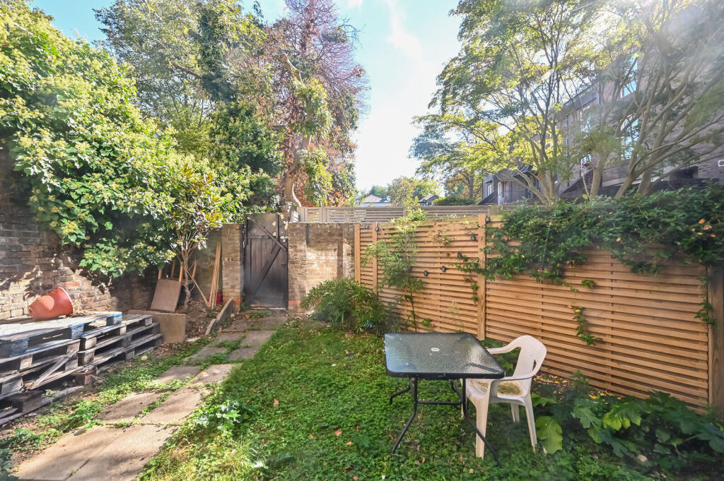 Apartment in London, Taverner Square, Highbury - More