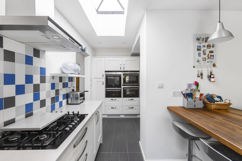 House in Welwyn Hatfield, Hertfordshire - View 4