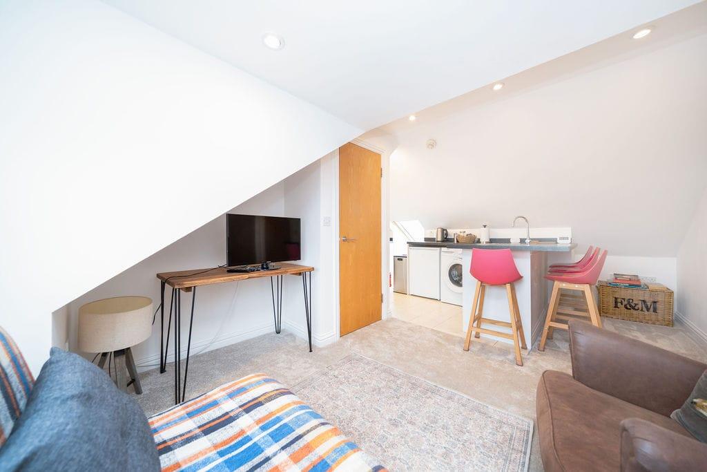 Apartment in Southall - View 2