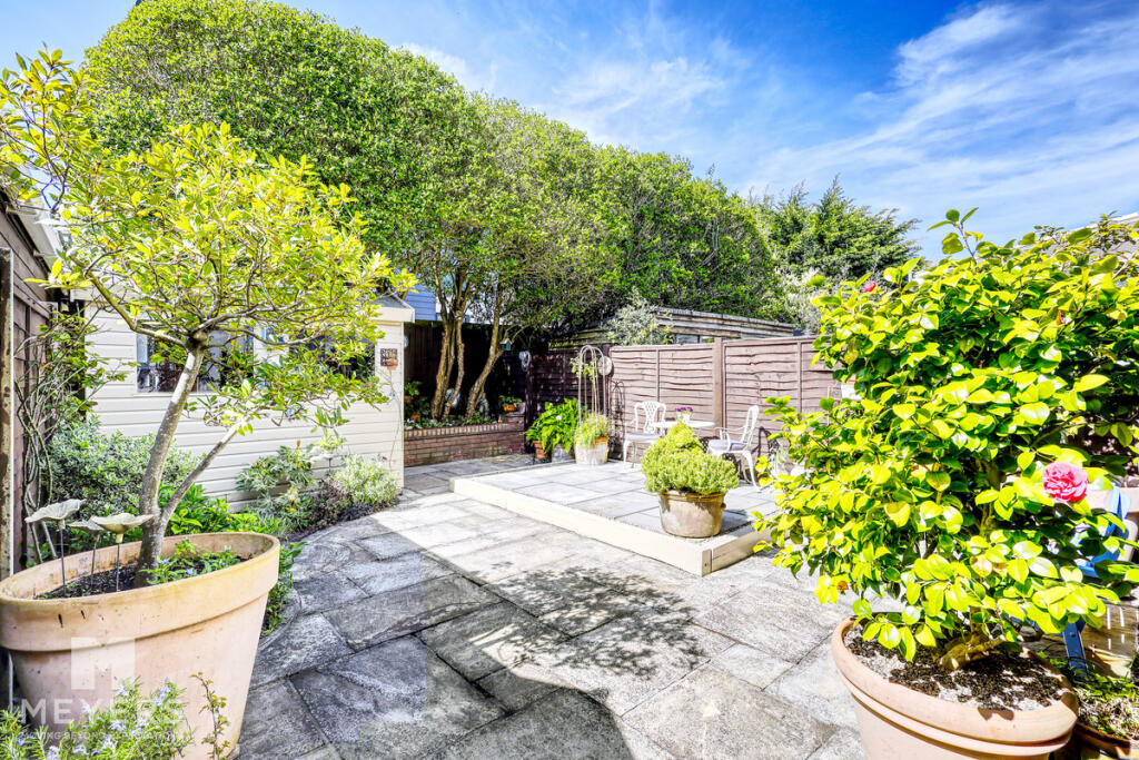 Pinecliffe Avenue, Bournemouth, BH6 3 - View 2