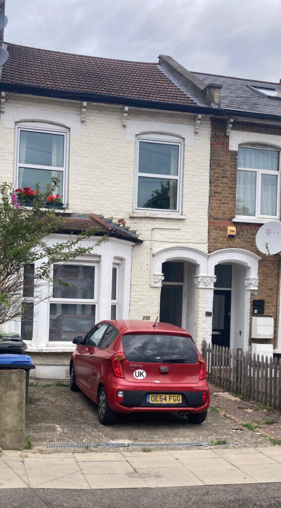 Apartment in London, Bowes Park, Palmers Green - View 5