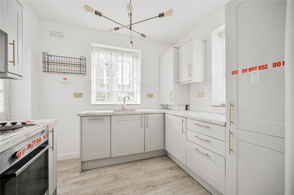 Tollington Court, Tollington Park, London, N4 - View 3