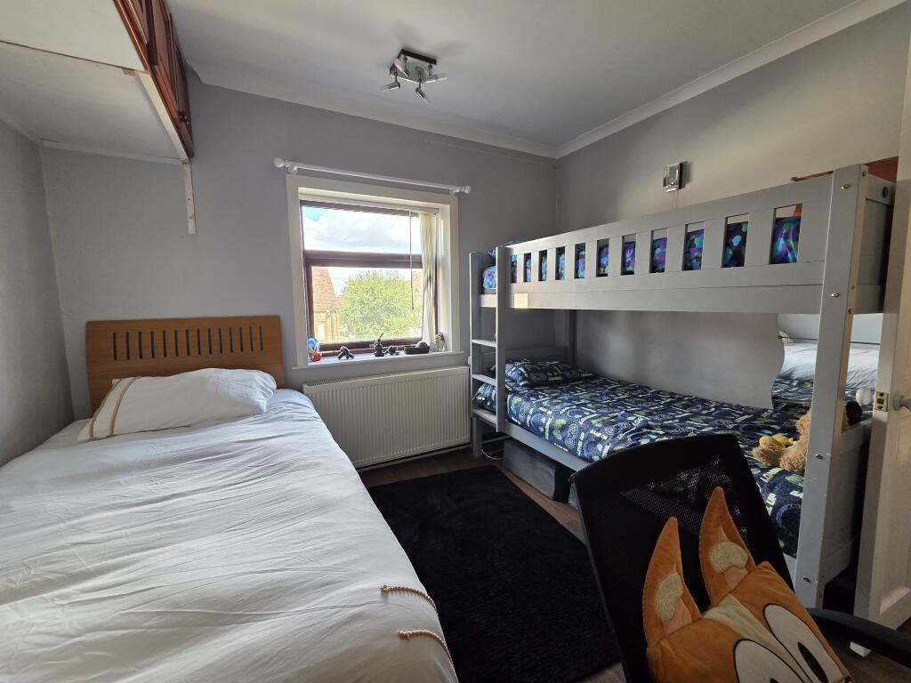 House in Chatham, Medway - More