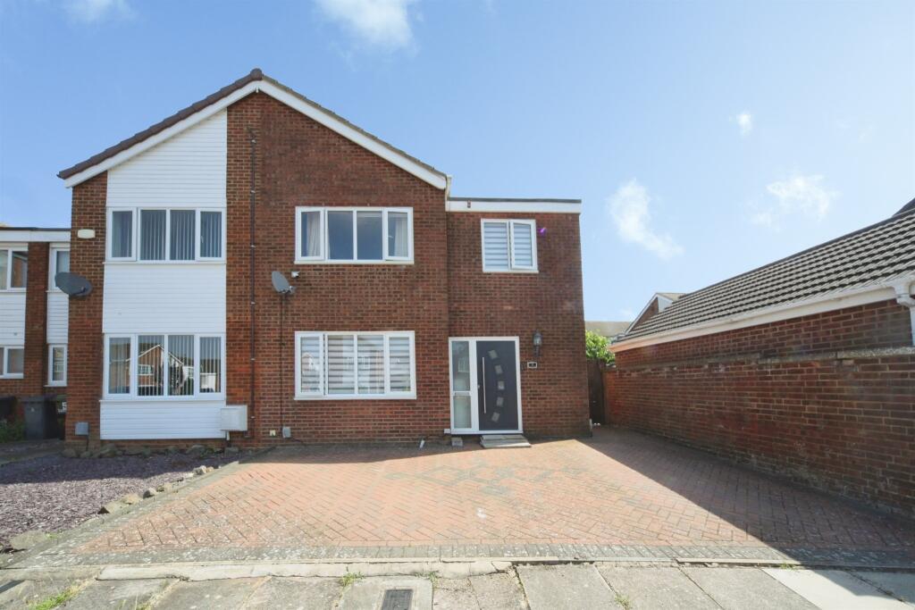 Main image of property: Ditchling Close, Luton