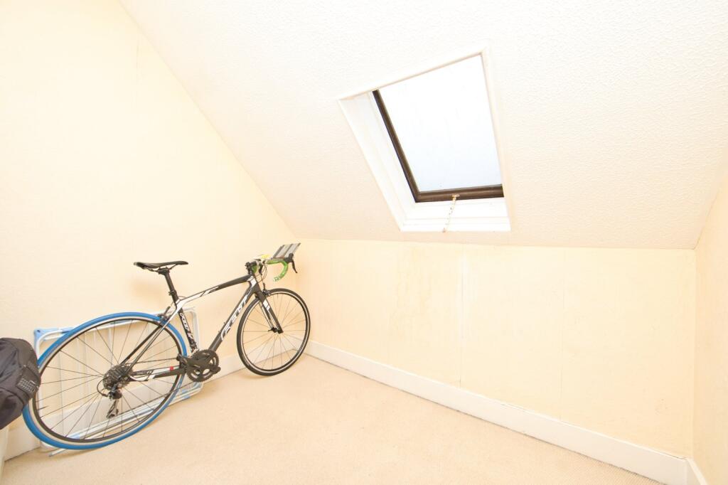 Apartment in Dover, Tower Hamlets - View 5