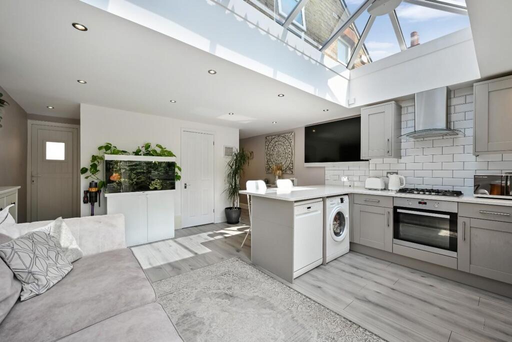 House in Kingston upon Thames - View 3