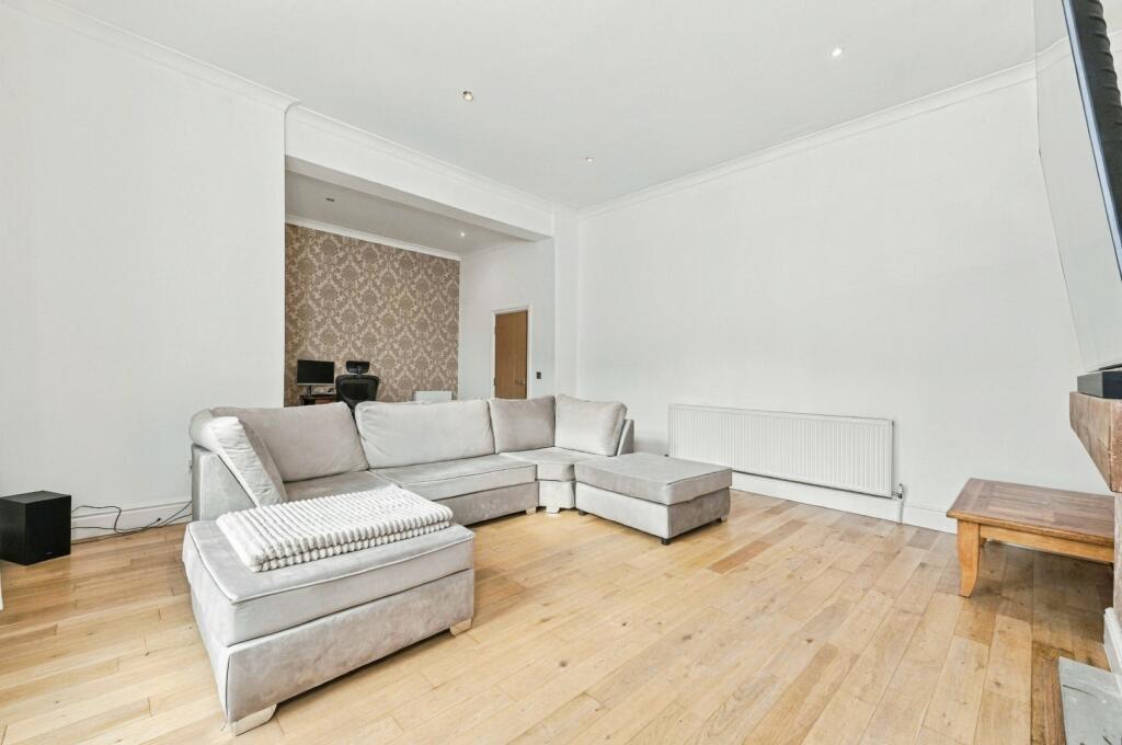 House in Kirklees, Mirfield - View 4