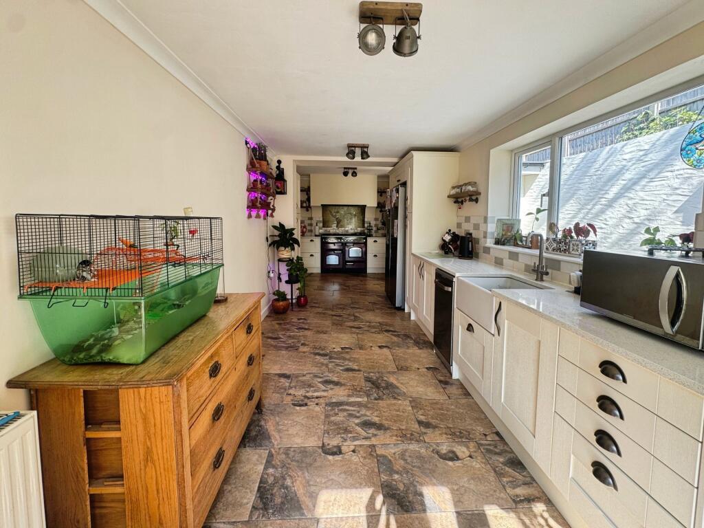 Willow Crescent, Warminster, BA12 photo 4
