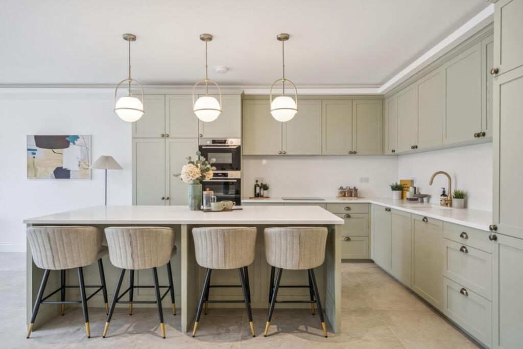 Main image of property: Oxford Road, Gerrards Cross, SL9