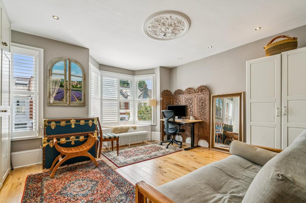 House in Twickenham - More