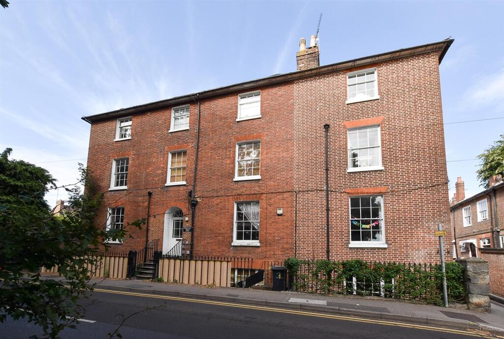Main image of property: Claremont House, Tonbridge Road, Wateringbury