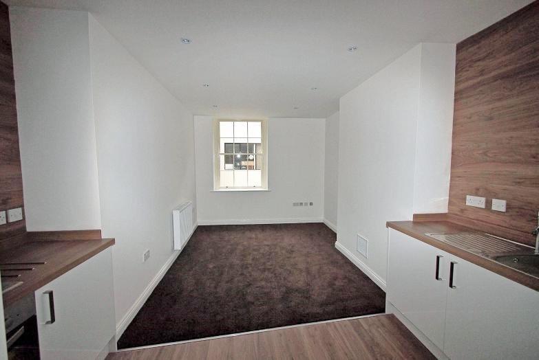 Apartment in Gloucester - View 3