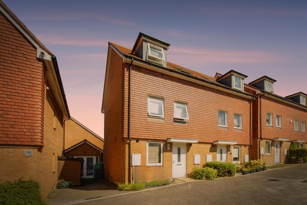 3-bed house on Blackmoor Drive, Basingstoke, £380,000