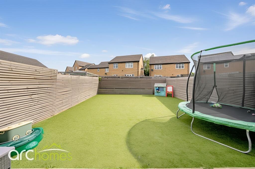 Gibfield Park Avenue, Atherton, M46 photo 4