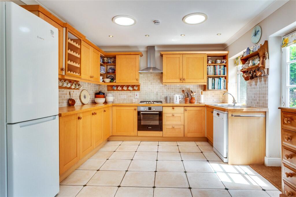 Nicholas Road, Henley-on-Thames, Oxfordshire, RG9 photo 3