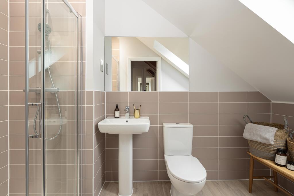 House in Highworth, Eastrop, Sevenhampton - More