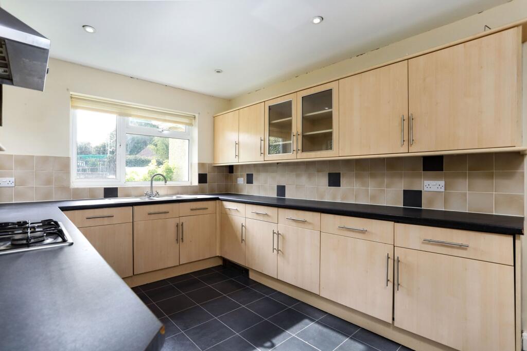 Little Green Lane, Farnham, GU9 - View 3