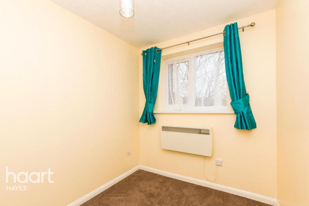 Apartment in Southall - More