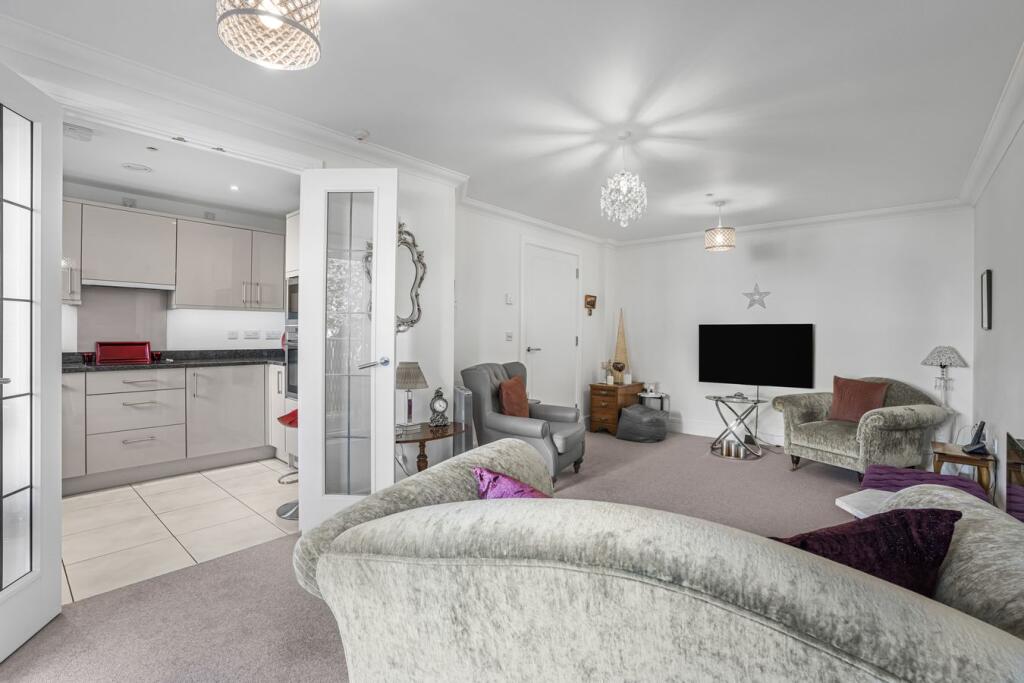 Apartment in Gloucester - View 5