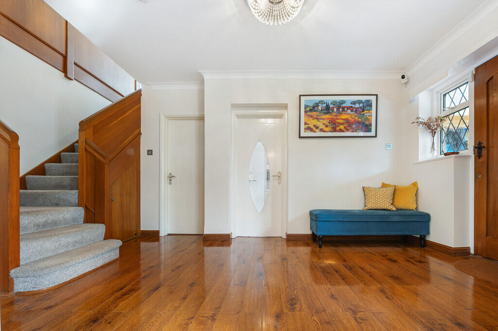 House in Croydon - View 3