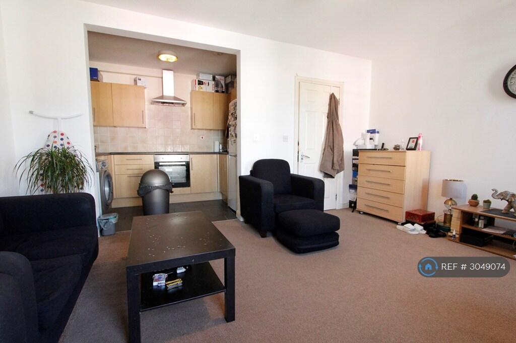 Apartment in Reading - View 4